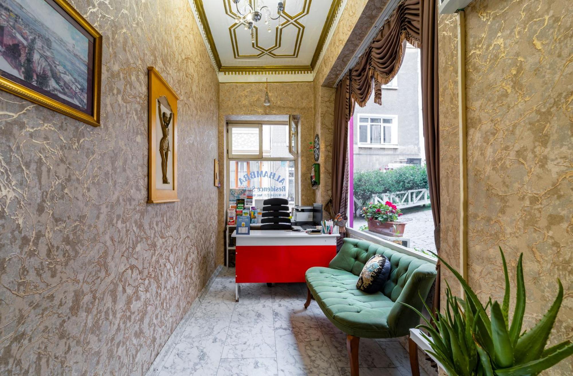 Aparthotel Alhambra
